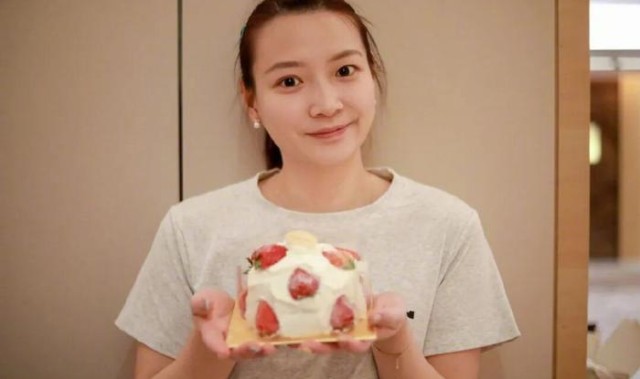 奥运名将多面人生:甜蜜新婚 从商当院长身份不设限
